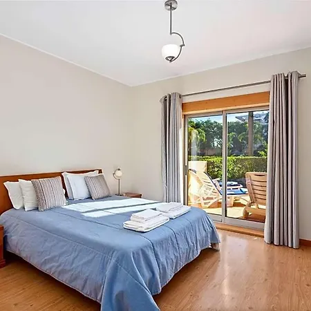 Sleeps 4 With Pool Air Con And Wifi 빌라모라