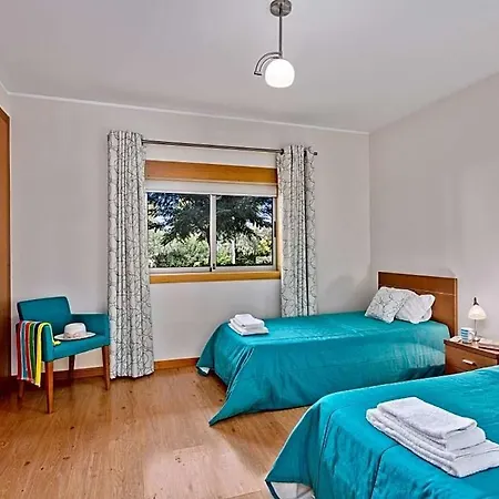 Sleeps 4 With Pool Air Con And Wifi 빌라 *