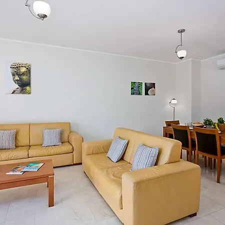 빌라 Sleeps 4 With Pool Air Con And Wifi 빌라모라