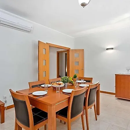 빌라 Sleeps 4 With Pool Air Con And Wifi