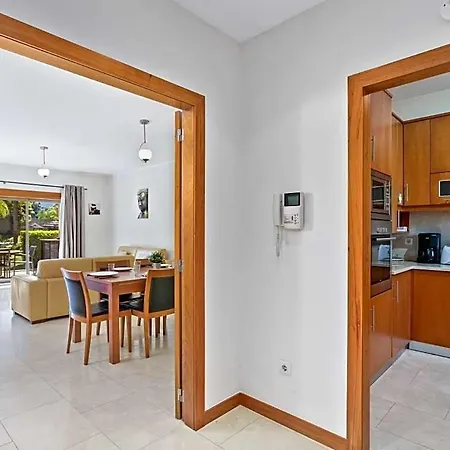 Sleeps 4 With Pool Air Con And Wifi