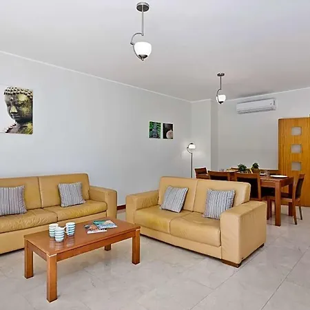 Sleeps 4 With Pool Air Con And Wifi