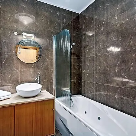 빌라 Sleeps 4 With Pool Air Con And Wifi 빌라모라