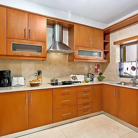 Sleeps 4 With Pool Air Con And Wifi 빌라 *